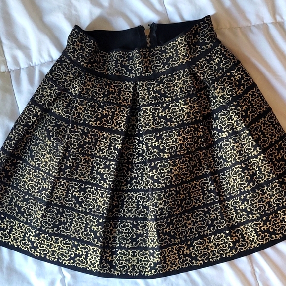 Guess holiday skirt NWOT - Picture 1 of 3